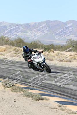 media/Dec-04-2025-Racers Edge (Thu) [[5ebc9f124d]]/3-B Group/3-Session 2 (Turn 7 Inside)/